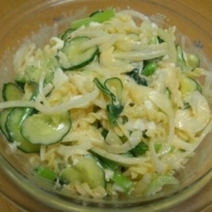 小松菜をサラダにするのは初めて♪
玉ねぎをもっと薄くスライス＆しっかり塩もみすれば良かったです…辛くて子どもは食べられずでした(泣
またリベンジします～！！